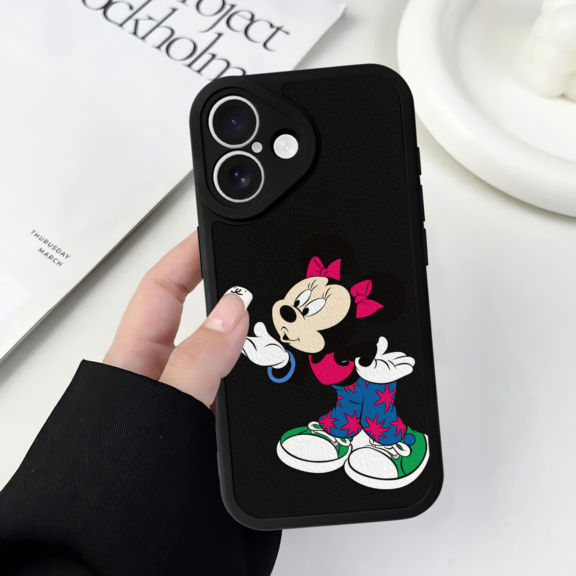 （画像用） ミッキーマウス Mickey Mouse 【iPhone 16シリーズ対応】シリコンスマホケース（レザー調） 材質：シリコン